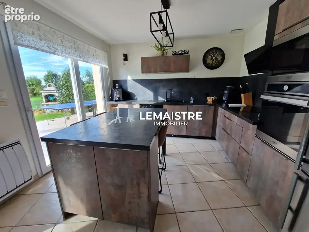 Maison à vendre - Proche Saint-Romain-de-Colbosc - 127 m² - 4 chambres - Plain-pied avec double garage et jardin - photo 8