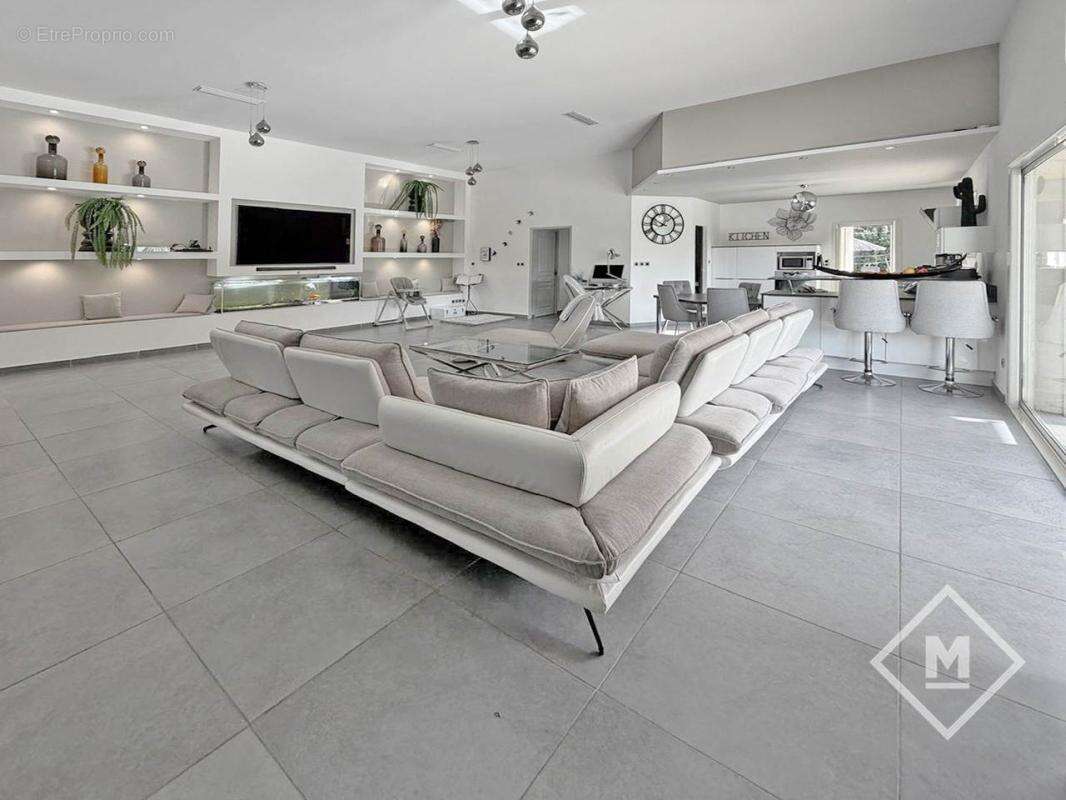 Maison d’Architecte de 250 m² dans un Écrin Arboré de 3 000 m² - photo 14