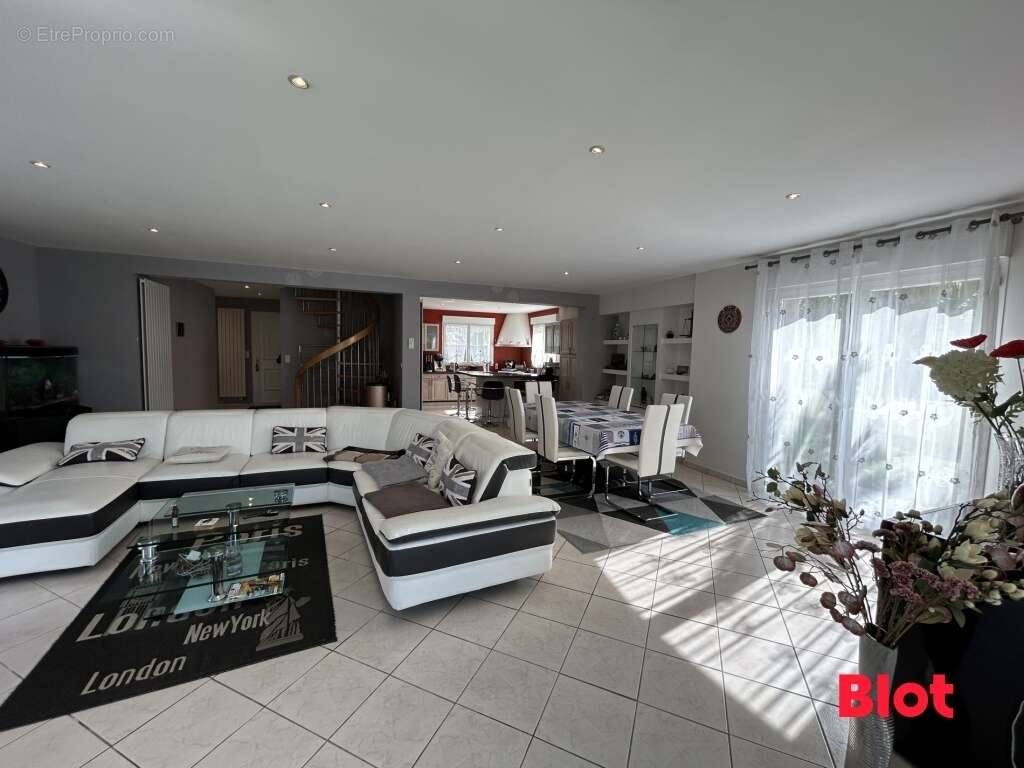 Maison à LA GOUESNIERE