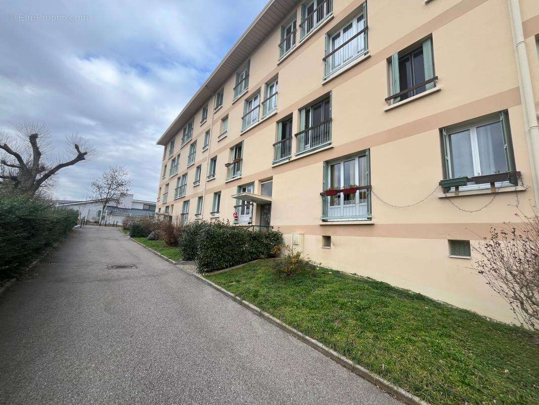 Appartement à PONT-DE-CHERUY