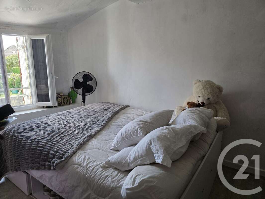 Maison 98 m² à Saint-Soupplets  - photo 4