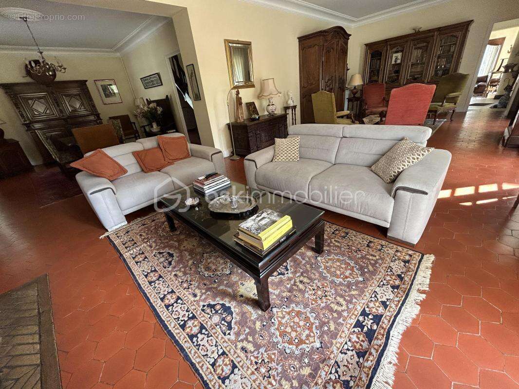 Superbe propriete - parc - dependance - piscine - double garage - photo 8