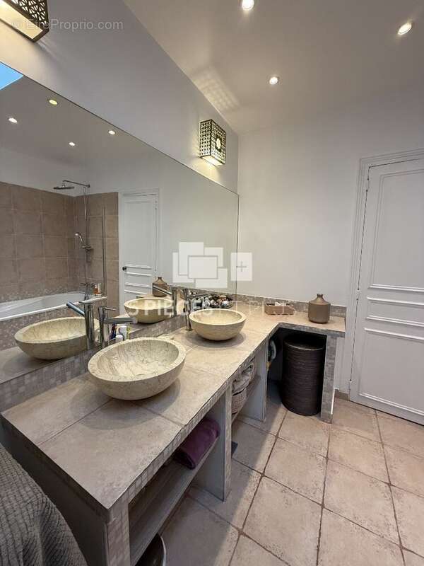 Maison à LEVALLOIS-PERRET