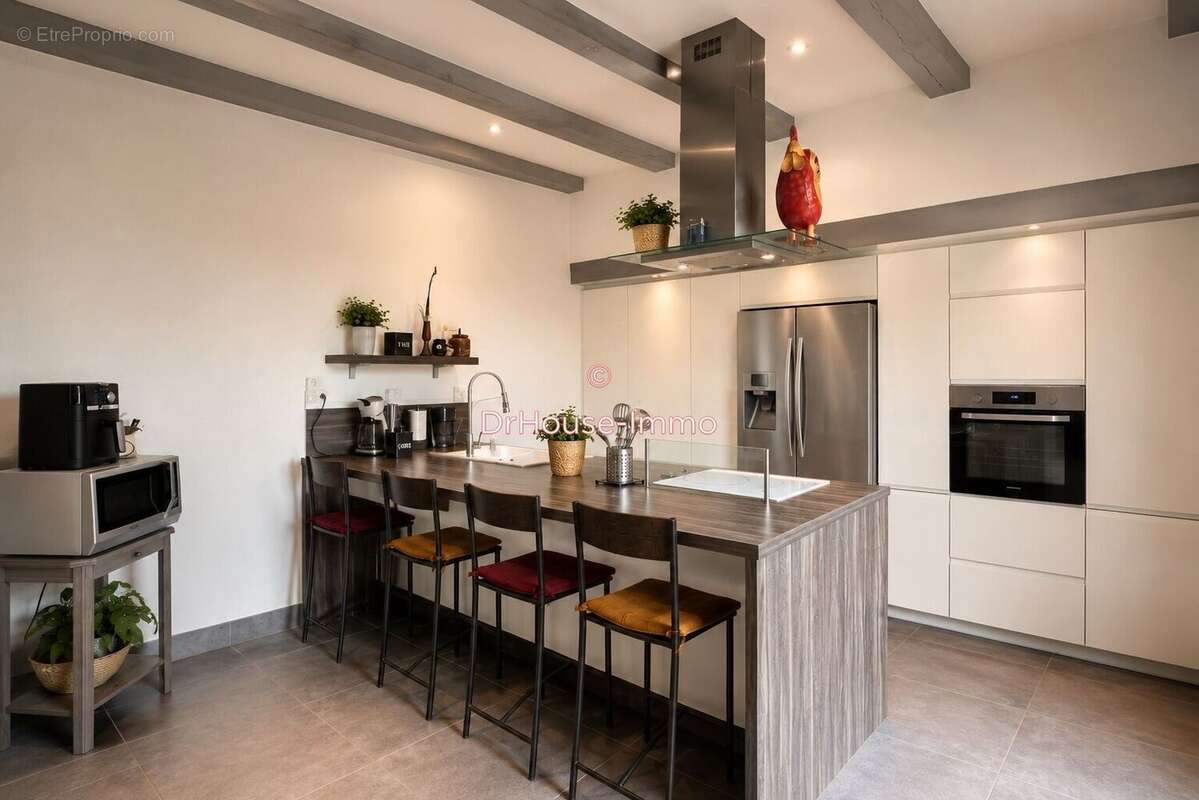 Maison 300 m² à Vinassan  - photo 4