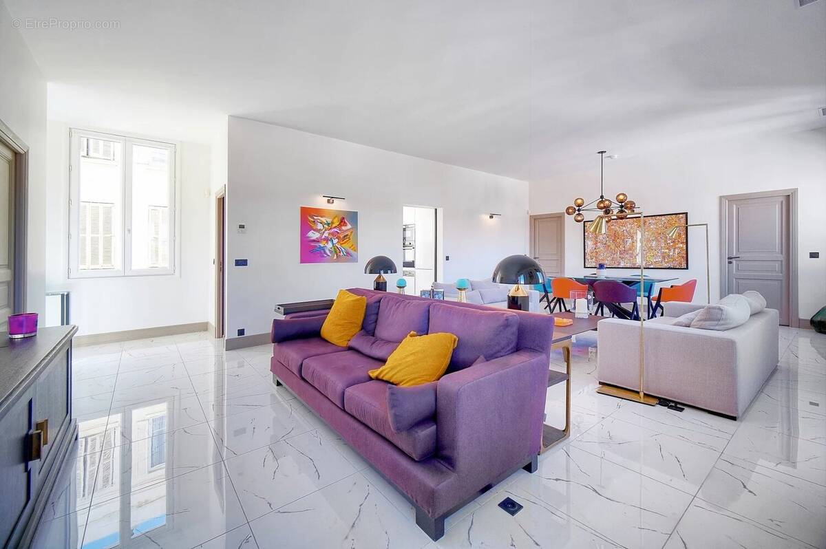 4 pièces rénové – Immeuble Bourgeois Cannes Centre – Prestations luxueuses - photo 2