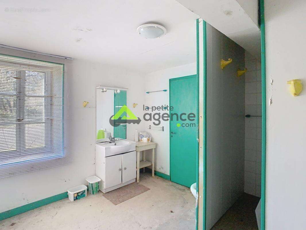 Maison à SAINT-MEDARD-LA-ROCHETTE