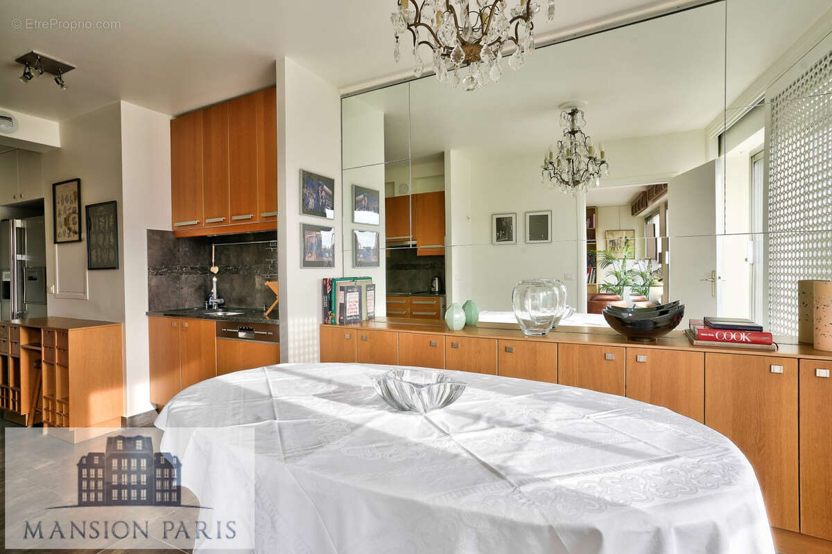 Appartement à PARIS-16E