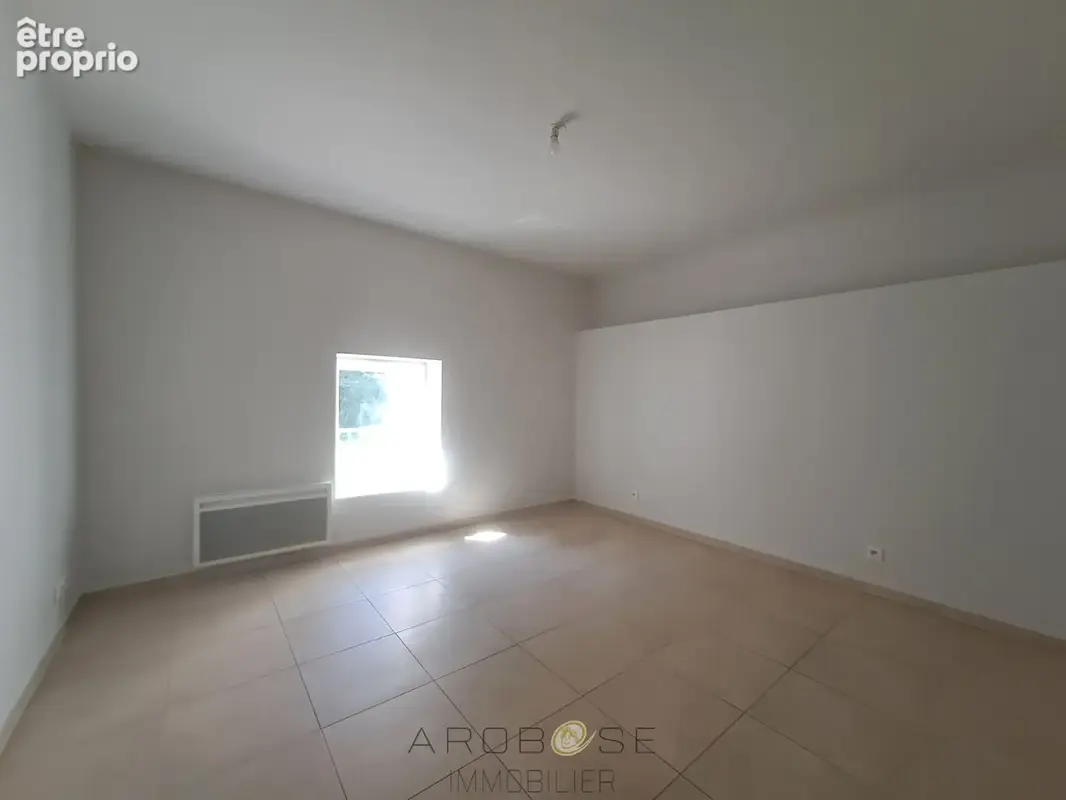 Maison rénovée avec 3 chambres, garage et jardin clos - photo 8