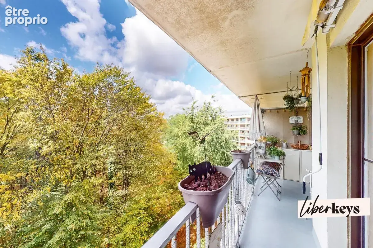 Rare à Tremblay-en-France – F2 de 48,89 m² entièrement rénové, dernier étage avec balcon et vue sur les arbres - photo 10