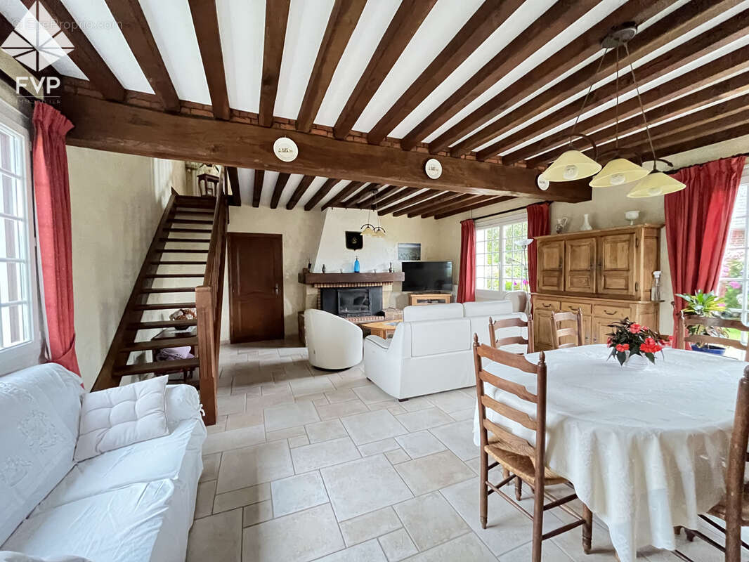 A vendre proche du littoral grande maison familiale possédant 5 chambres - photo 5
