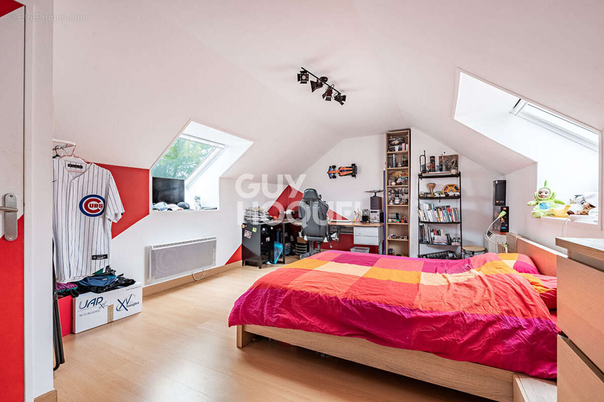 Maison à VOISINS-LE-BRETONNEUX