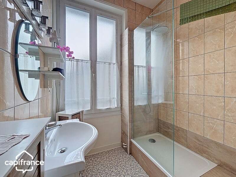 THOUARS  Place Lavault  Maison de 120 m2 4 chambres - photo 6