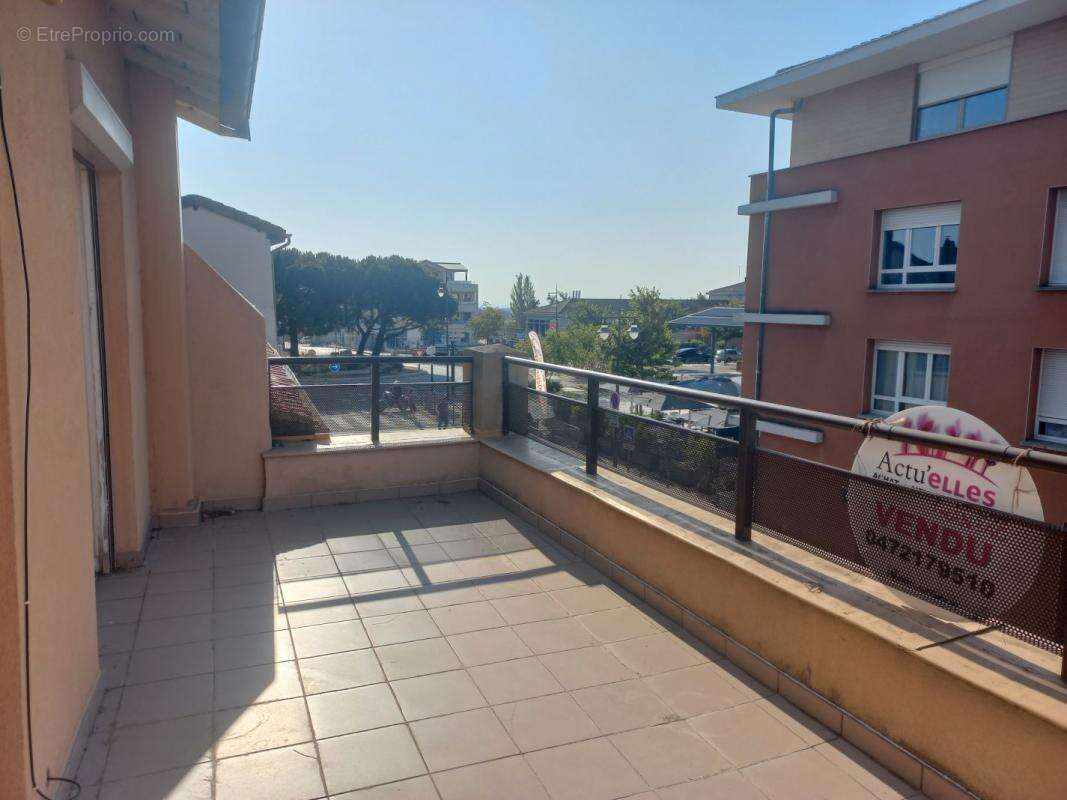 Appartement à LA TOUR-DE-SALVAGNY