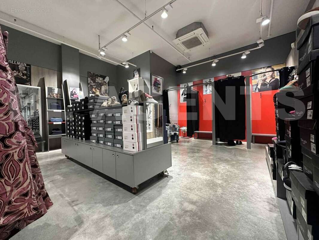 b50142fe-2652-4dc0-841b-4030987d624a - Commerce à VOUZIERS