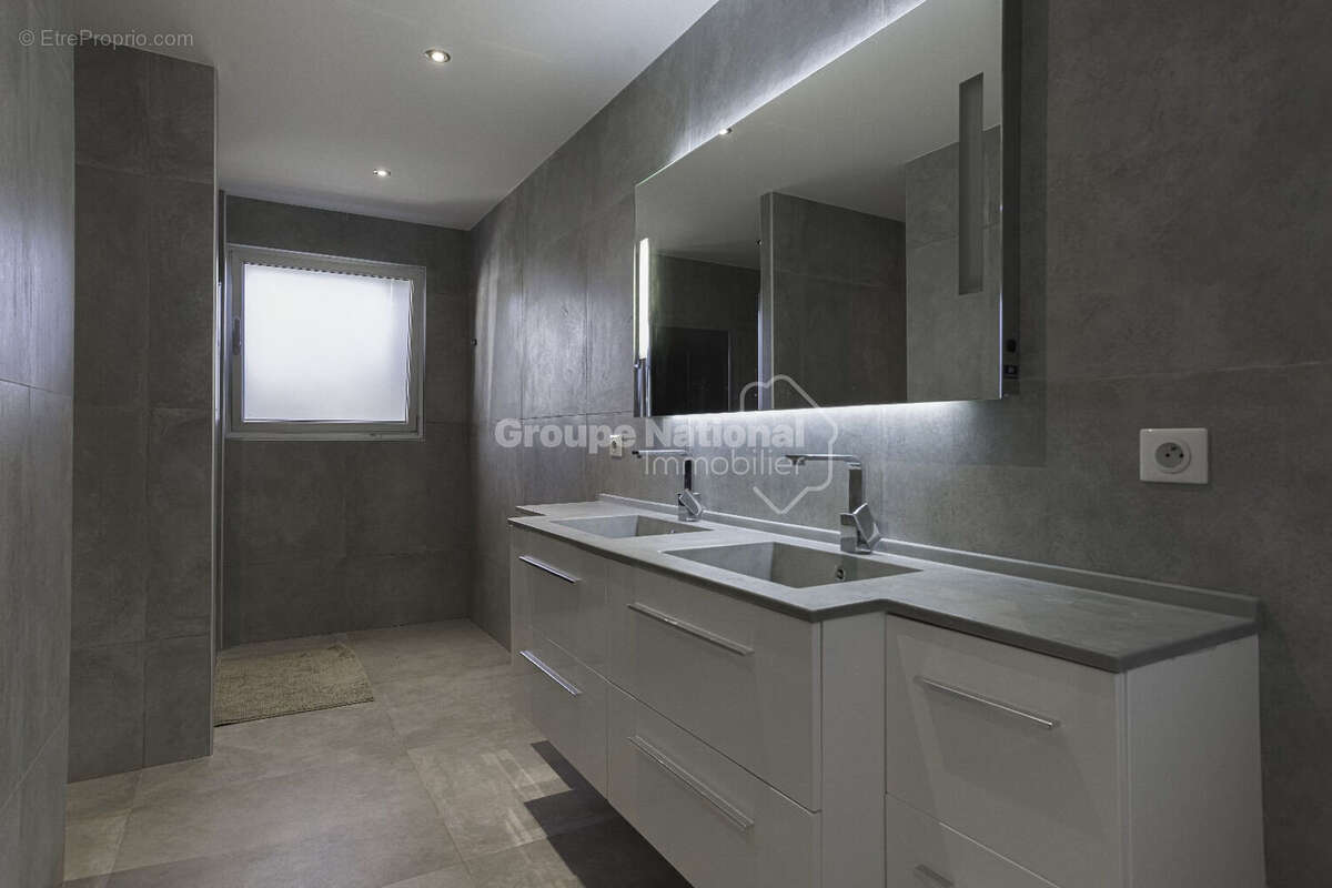 Maison à MANDELIEU-LA-NAPOULE