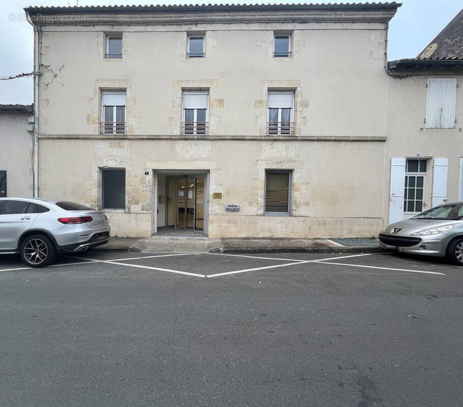 Appartement à SAINT-JEAN-D'ANGELY