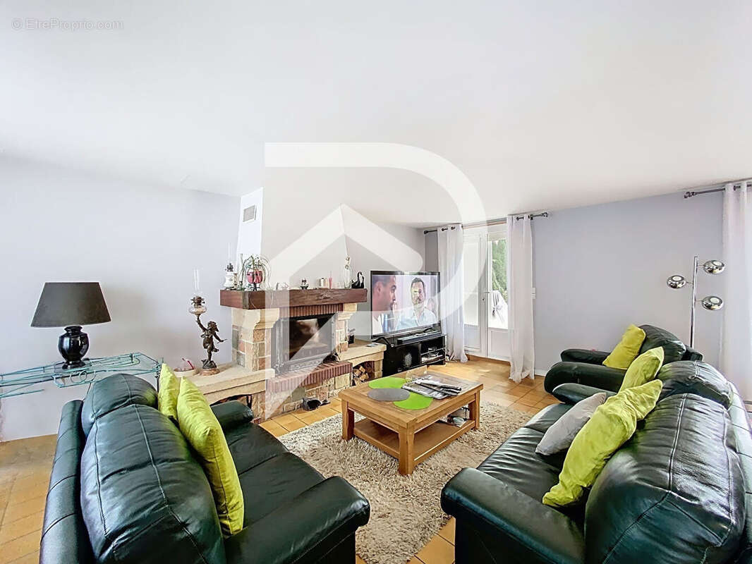 Maison à SAINTE-GEMME-MORONVAL