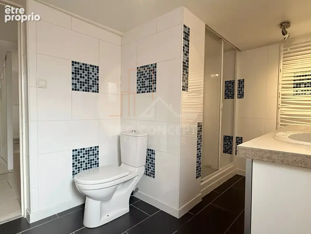 REICHSHOFFEN – Maison de ville en triplex avec dépendance - photo 7