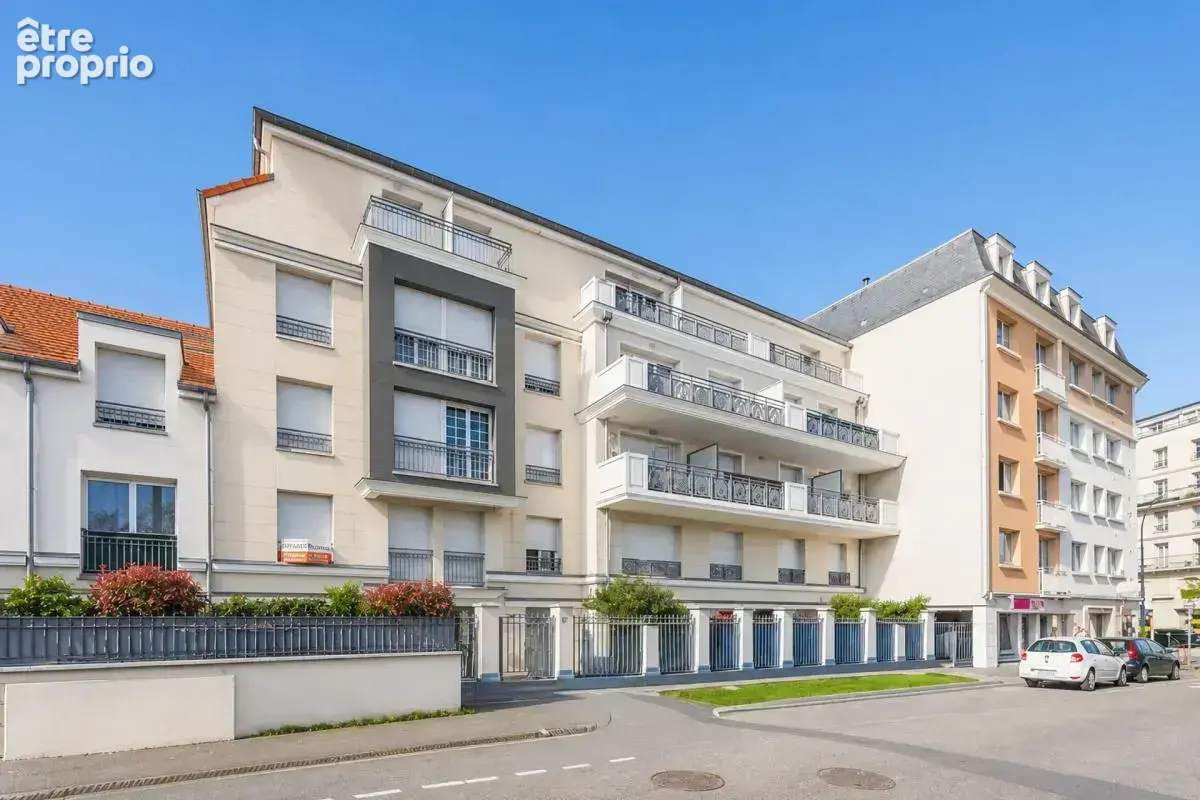 POISSY – Deux pièces au dernier étage avec grande terrasse - photo 12