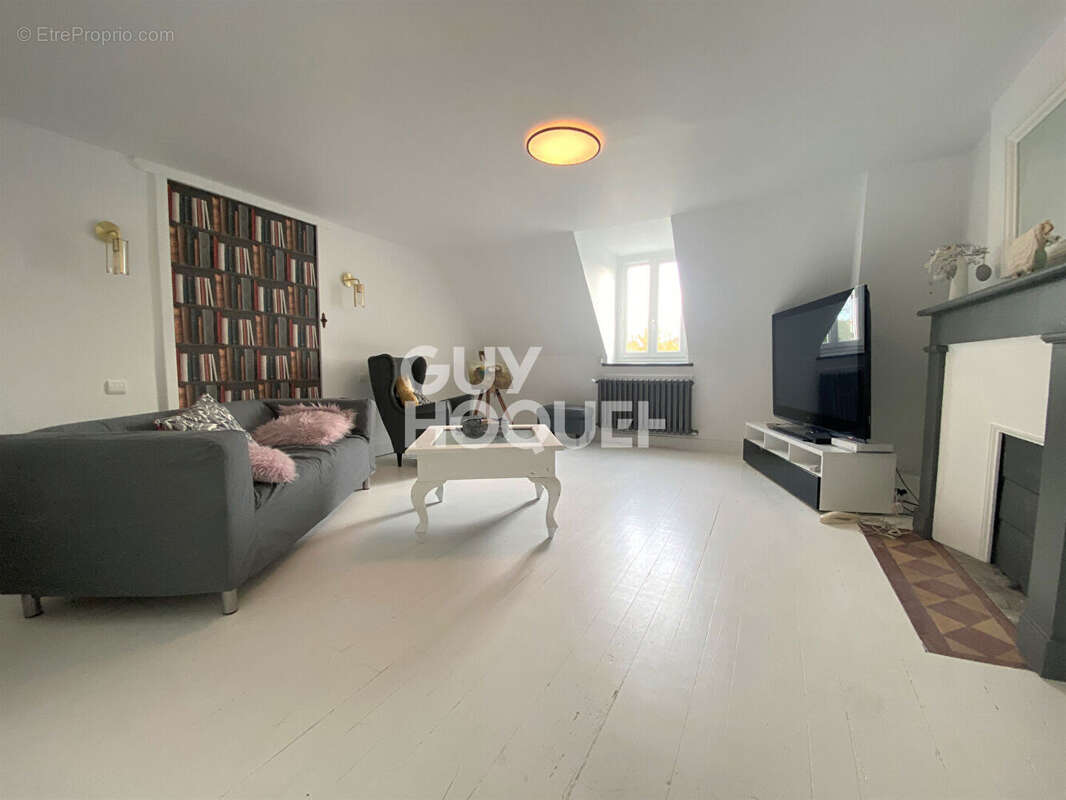 Maison à SAINT-CYR-SUR-LOIRE