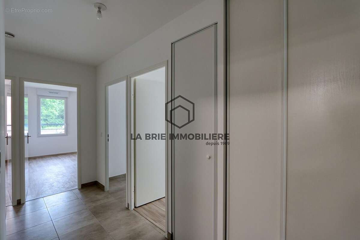 Appartement 86 m² à Emerainville  - photo 8
