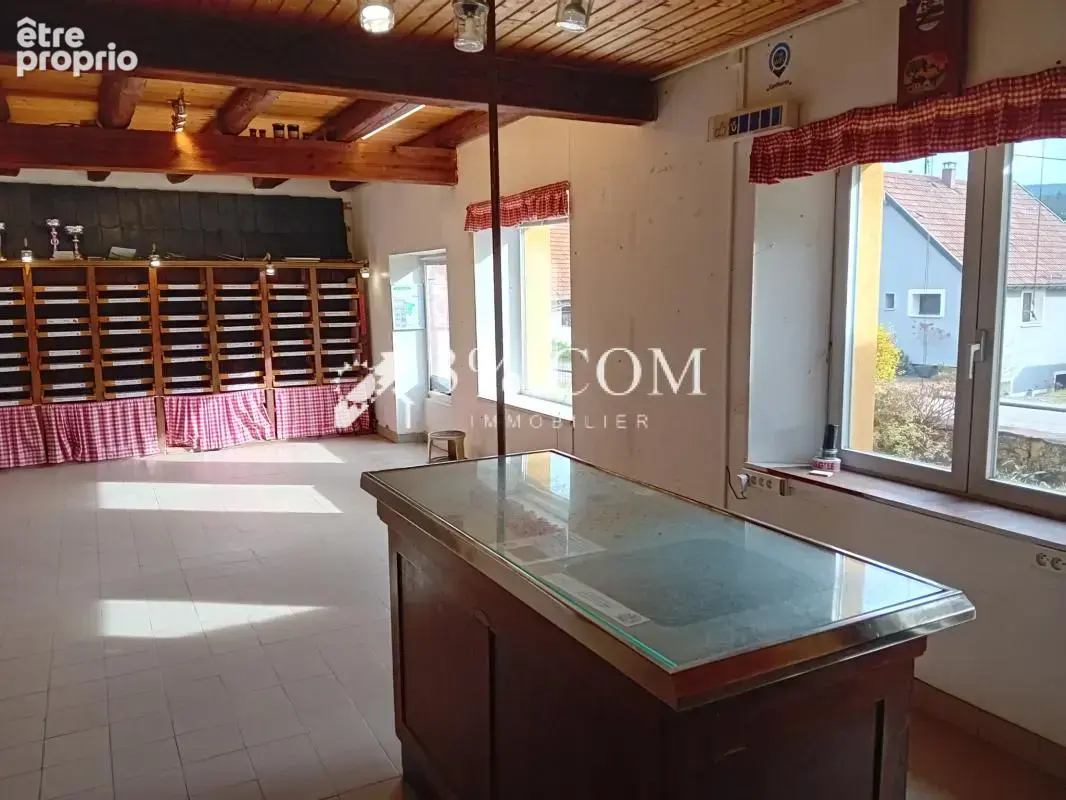 Immeuble professionnel avec appartement de fonction - photo 2