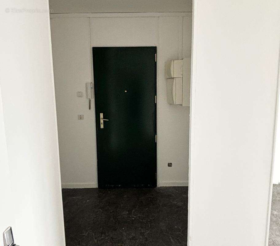 Appartement à SAINT-PRIEST-EN-JAREZ