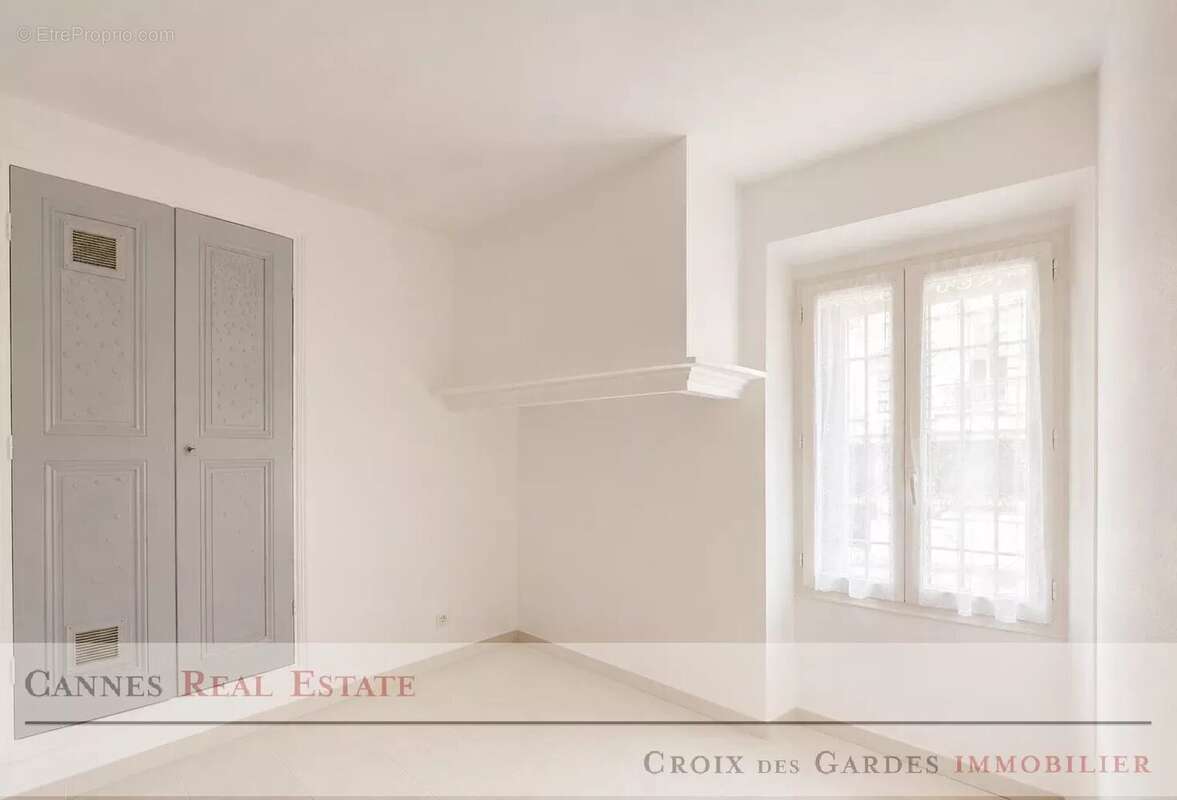 Cannes Centre - Opportunité Investisseur : 4 pièces avec cour privative de 50 m², faibles charges - photo 4