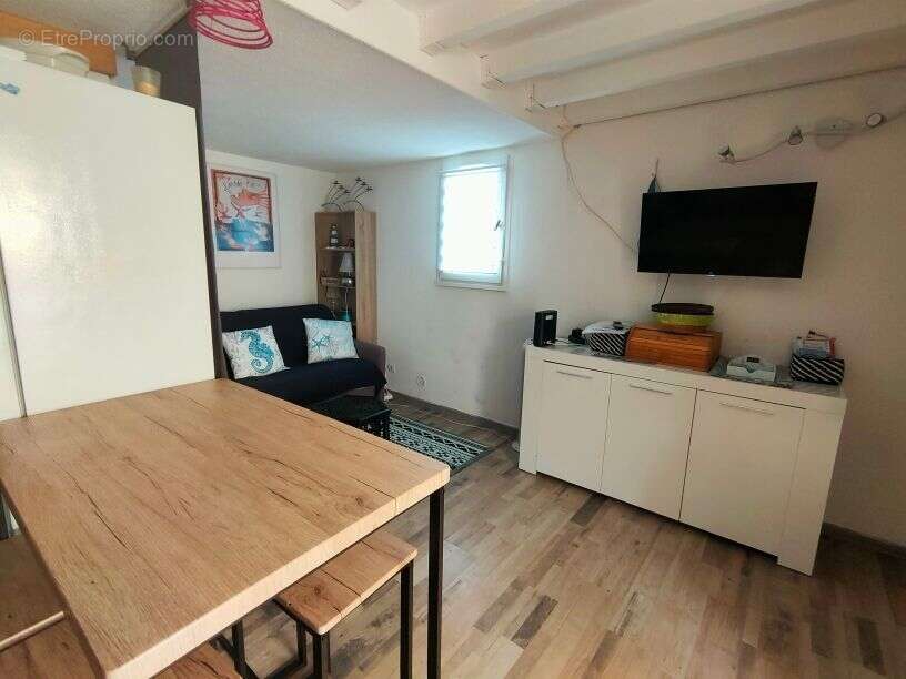 Grau d'agde - maison renovée et meublée - t2 + mezzanine en rez-de-jardin terrasse - 2 pièces - chambre cabine- stationnement mo - photo 2