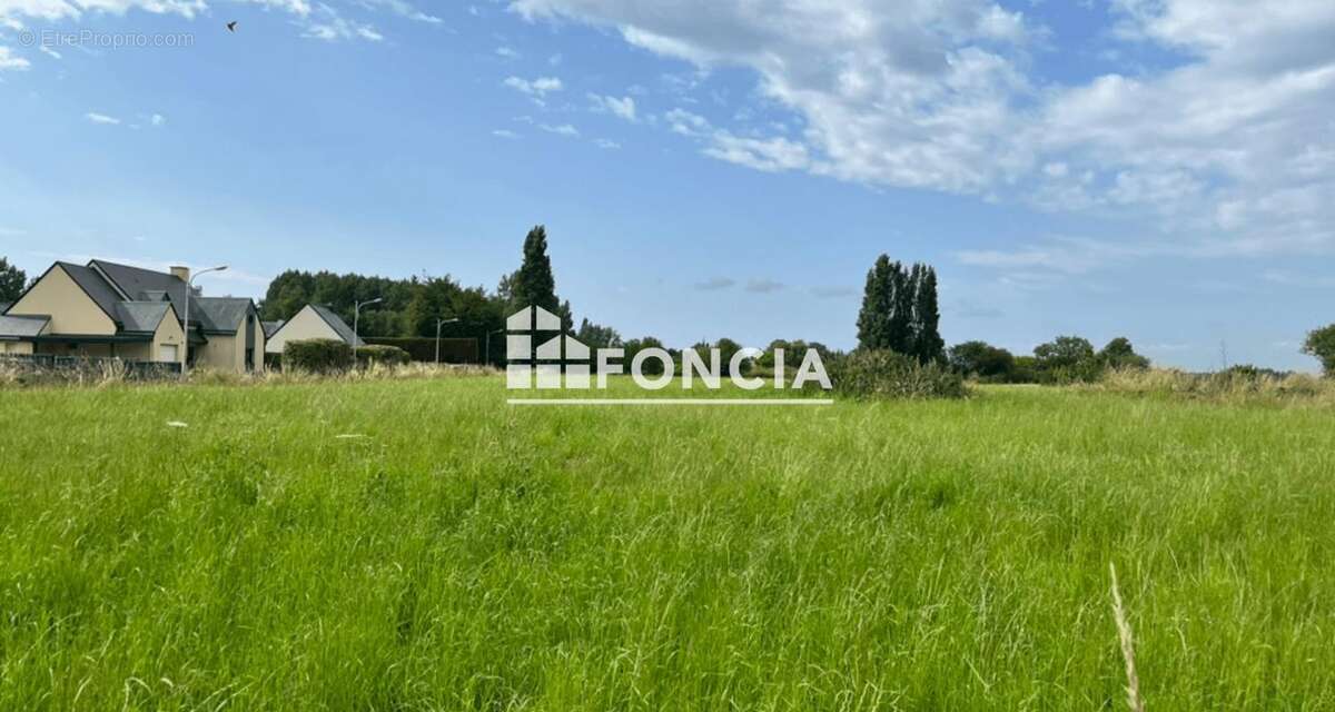 Terrain à LE VIVIER-SUR-MER