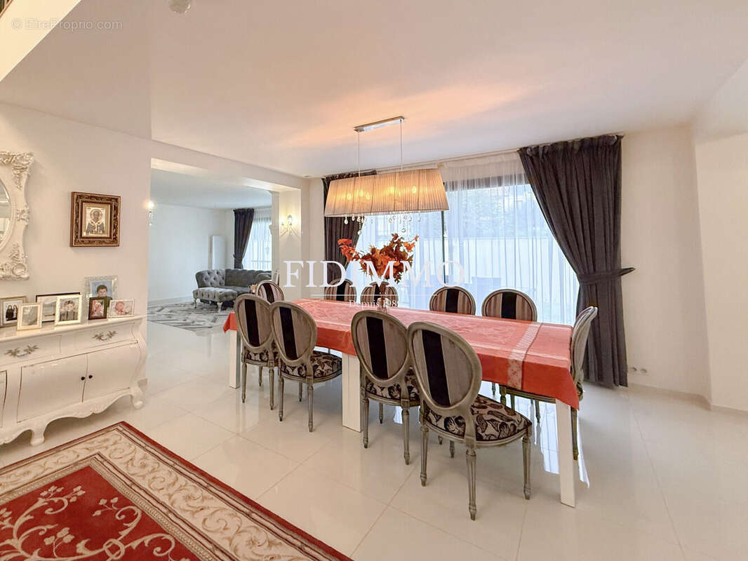 Maison à CHENNEVIERES-SUR-MARNE