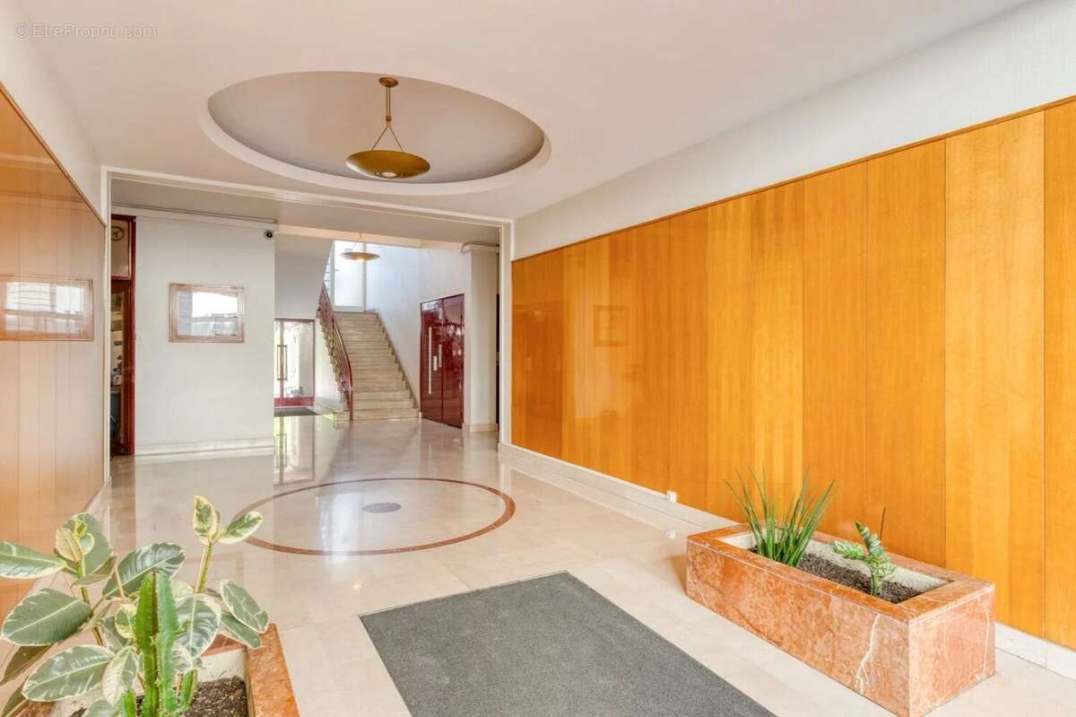 Appartement à PARIS-16E