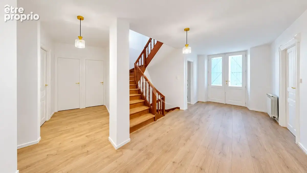 Maison de caractère 272 m² avec piscine  - La Tour-du-Crieu - photo 8