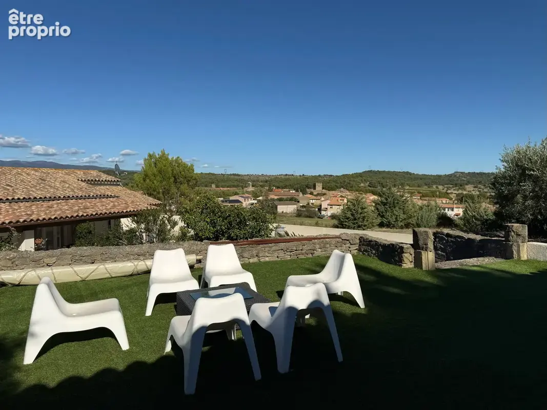 Superbe villa avec piscine et vue imprenable sur le village - photo 5