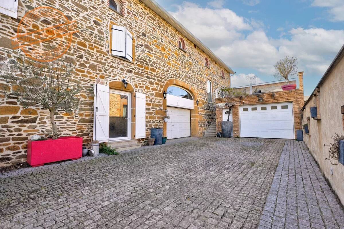 Maison à FLEURIEUX-SUR-L'ARBRESLE