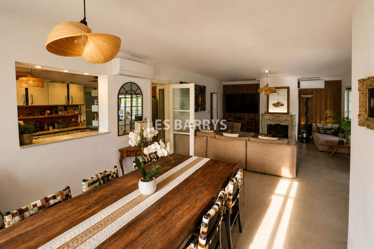 Villa de prestige à vendre à Ramatuelle   À pied de Tahiti Beach et des plages de Pampelonne. - photo 7