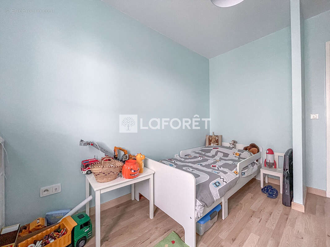 EXCLUSIVITÉ - T3 60m² avec ascenseur et  parking privé - Proche Mandres les Roses - photo 13