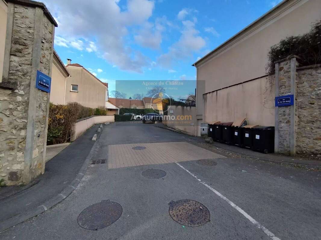 Parking à LA QUEUE-EN-BRIE