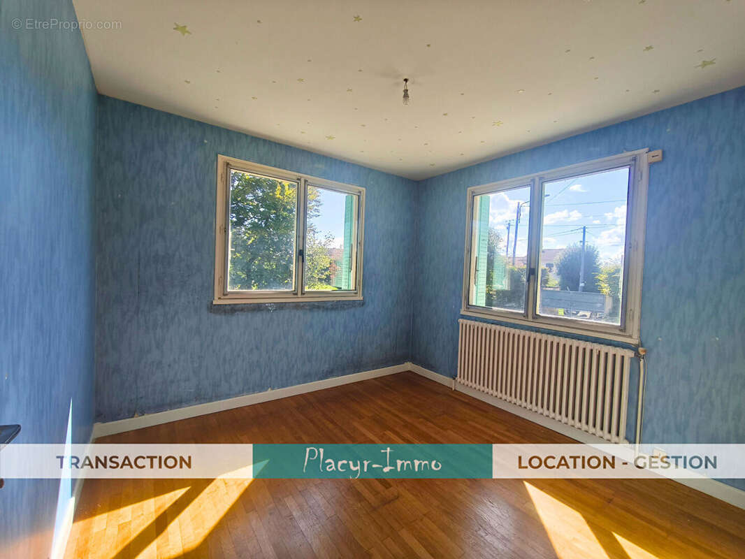 Maison à BAGE-LE-CHATEL