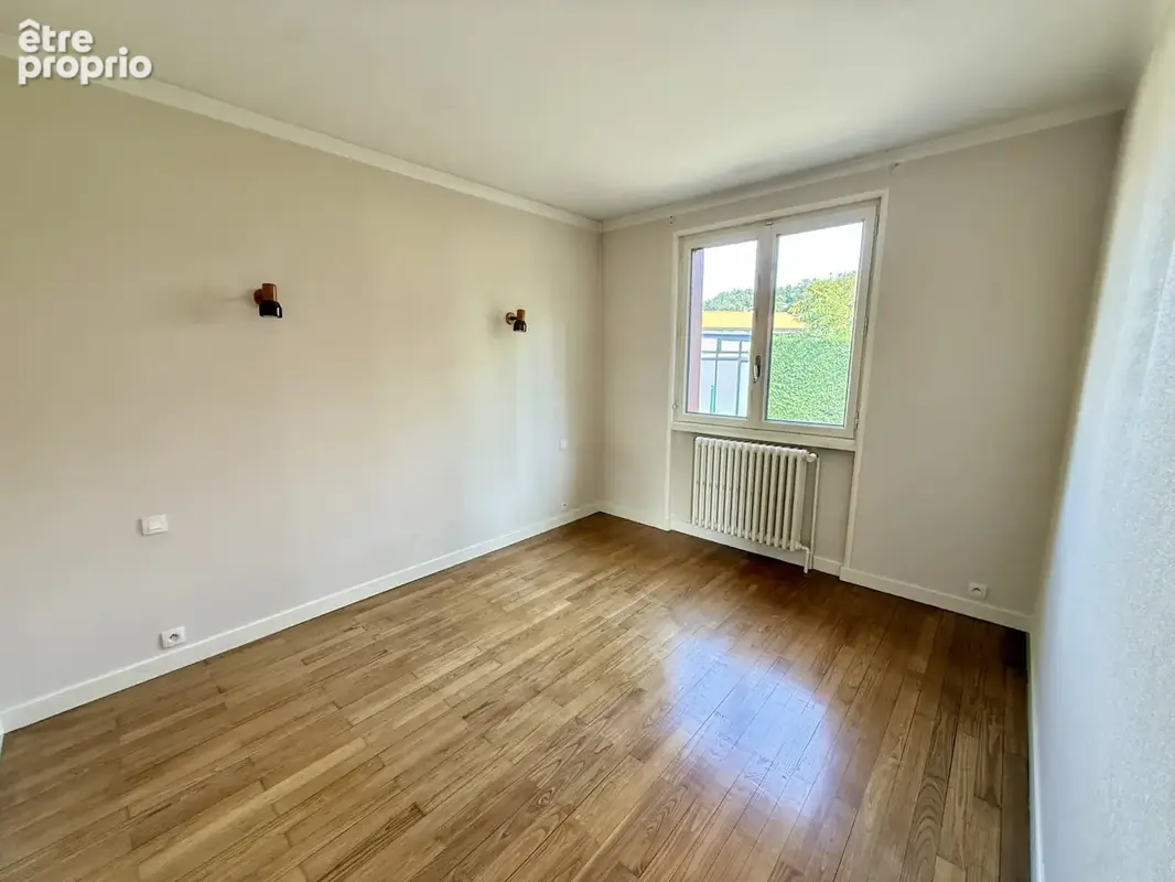 ROUSSILLON !! Maison 78 m2 habitables environ, 3 chambres, 693 m2 de terrain. - photo 7