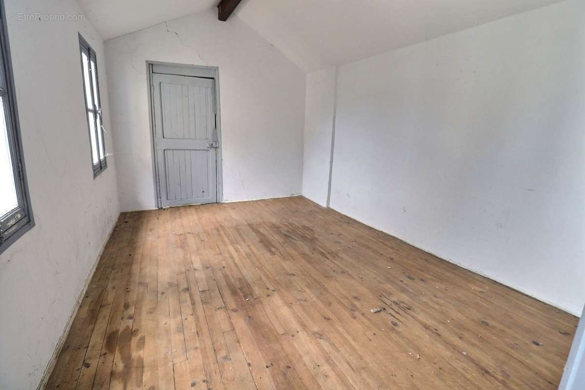 Maison à SAINT-JEAN-DE-MUZOLS