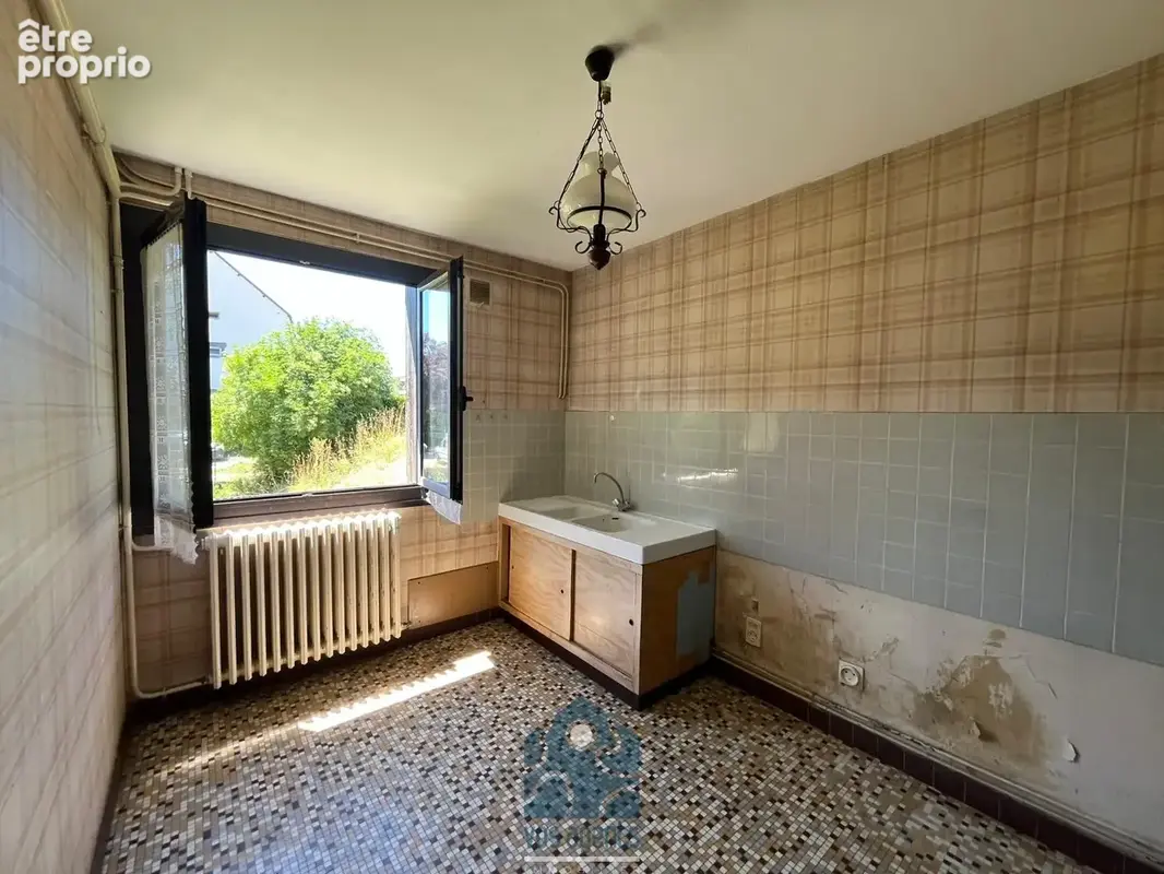 Maison coeur de bourg avec garage et local commercial - photo 10