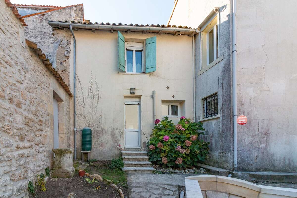 Maison à BOURG-CHARENTE