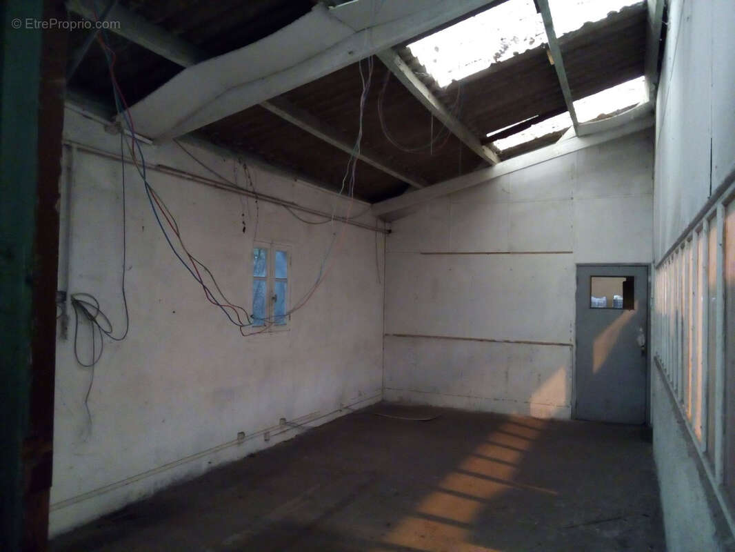 A vendre prix mini - entrepôts 4.840m2 - photo 10