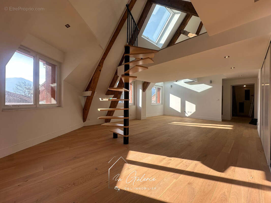 Appartement à SAINT-EGREVE