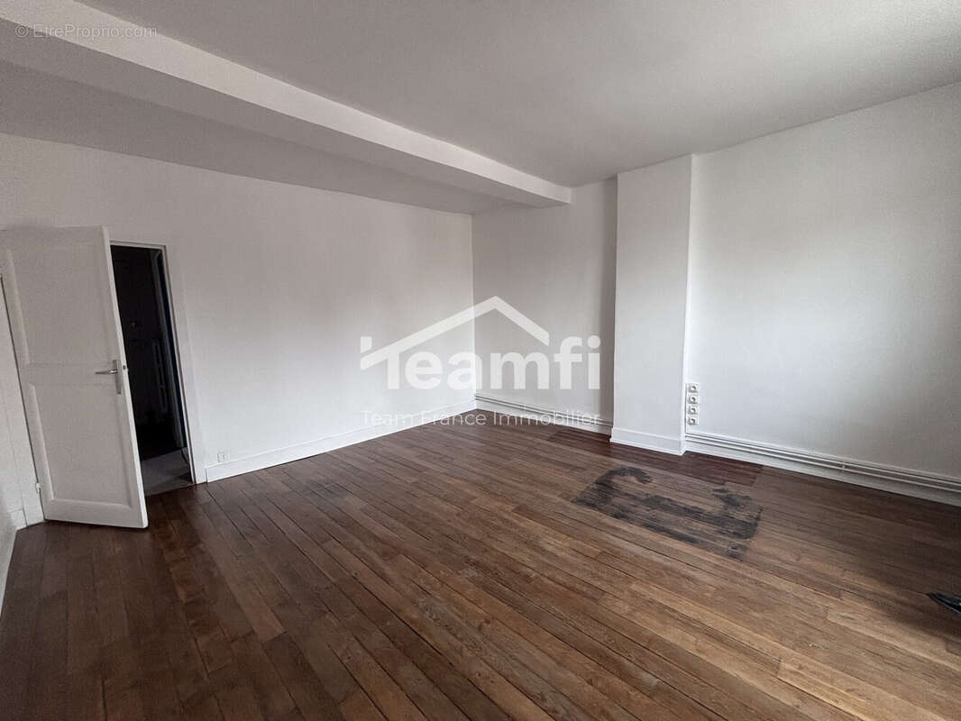 Maison à SAINT-JEAN-DE-LA-RUELLE