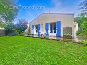 Photo 1 - Maison à SURGERES