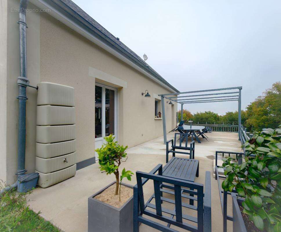 Maison à NEUILLE-PONT-PIERRE