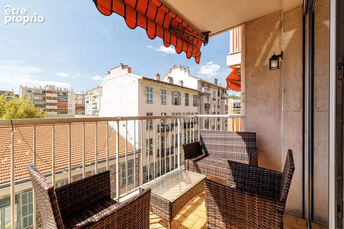 Exclusivité – nice – port – arson – résidence « l'impératrice » – 4 pièces traversant de 88 m² – entièrement rénové – vues dégag - photo 2