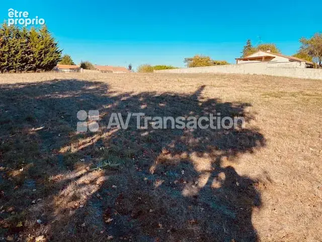 Terrain à CHATEAUNEUF-SUR-CHARENTE
